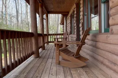 Image de Private log cabin, hot tub, lake access with boat slip