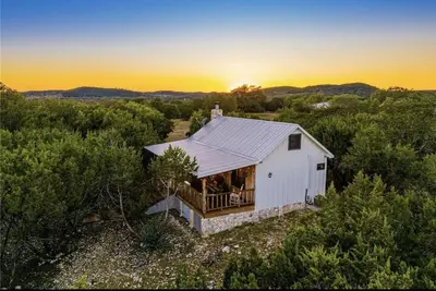 Image de Modern Cabin with Hill Country Views