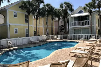Image de Stylish condo near beach sleeps 4+ in Destin, Fl, excellent central location B