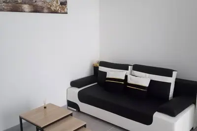 Image de appartement avec jardin et piscine autoportee