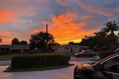 Image de Close to both Miami & Ft. Lauderdale in Hollywood, Fl!