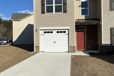 Image de Newly Townhome, 15 mins to Camp Lejeune