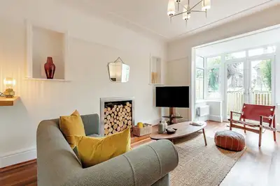 Image de 3 chambres à coucher à Bournemouth