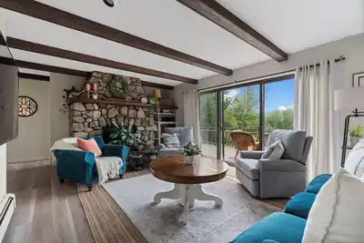 Image de Home Away from Home with Mountain Views over Oxford Hills