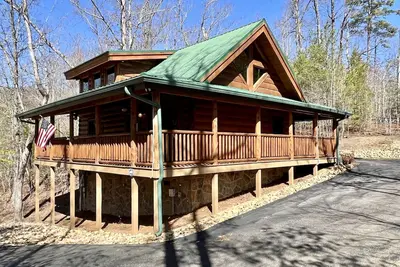 Image de Pool- Game Room in Loft- Fast Wi-Fi-Hot Tub-Wraparound Porch in Smoky Cove