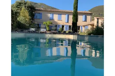 Image de In the heart of Luberon Provence, an old school with antique, artworks & design!