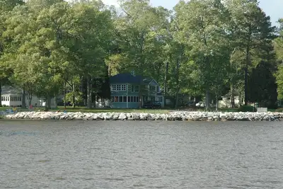 Image de A quiet, family retreat home on the Chesapeake Bay, south of Annapolis Md