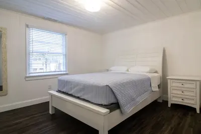 “Kathleen” Renovated 4 bed 2 bath Newport house