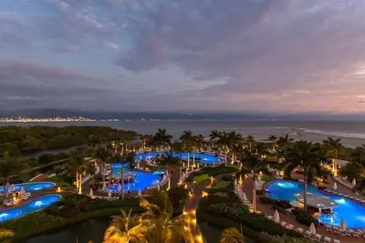 Image de Luxurious Presidential suite at Grand Luxxe 2br awaits you at Nuevo Vallarta!