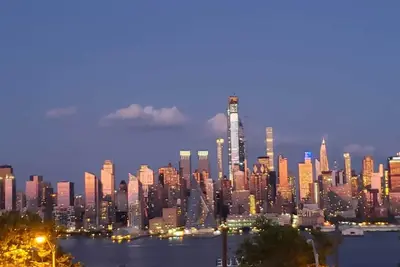 Image de 10 minutes to Nyc - Spacious 2-bedroom with large patio with panoramic Nyc