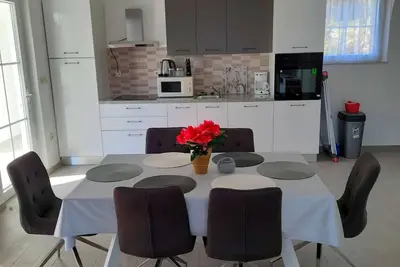 Image de Well-equipped apartment in the forest, just 700 metres from the beach by walking