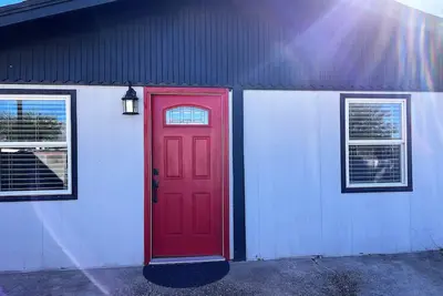 Image de 3 Minutes from Tucson Medical Center-Cozy Modern Retreat.