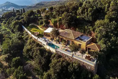 Unique 4 bedroom villa with total privacy