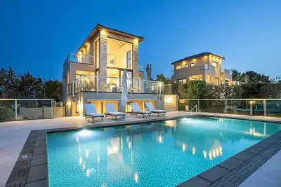 Image de Seafront 4 bedroom villa
