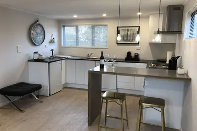 Self contained Studio walking distance to Mission Estate