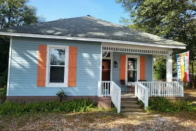Image de The Beach Depot. Cheery historic cottage - 5 minute walk to beach/ boat launch