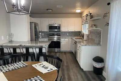 Image de Remodeled country home w/firepit, super close to great hiking trails