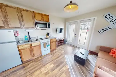 Image de The Hobo Hideaway Unit A: Pet Friendly & Just Off the Neosho Square!