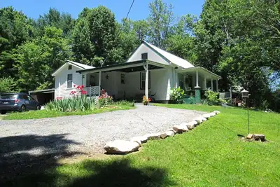 Image de Country Farmhouse, Visit Family, Bristol Casino, Hiking/Biking, Relocating here
