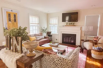 Image de Charming Instaworthy cottage close to Everything Fun in Tulsa! ! No Cleaning fee