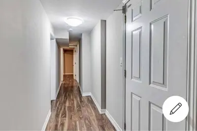 Image de Basement with 2 bedroom.