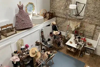 Image de Living in a Hat Museum: