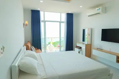 Image de Spacious Studio Apartment w/ Balcony and Sea View - Free Parking, Private Beach,