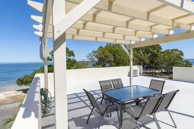 Image de Modern Unit With Penthouse Views