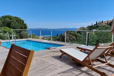 Image de Villa vue mer, piscine privée, à 10 minutes à pieds de la plage et des commerces