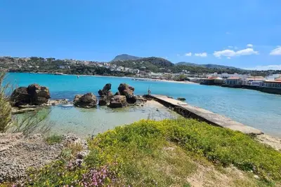 Image de 5 mins to beach and amenities.