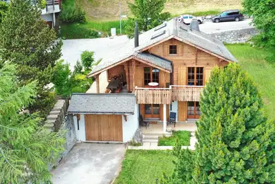 Image de Chalet au coeur d'Anzère, proche du Spa, avec 3 chambres et 1 mezzanine ouverte