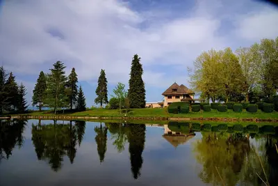 Image de Gîte du verger - La Serve de Veyssin, au bord de l'étang