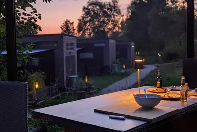 Image de Cozy Tiny House with large terrace directly on the lake. Barbecue and kayaks included