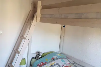 Image de Maison de village avec bel espace extérieur, à 5 min de la plage.