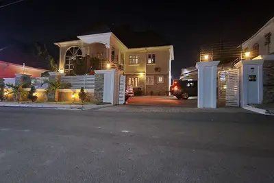 Image de 08 minutes to Novare gateway mall! Family-sized accommodation with lounge & Bar.