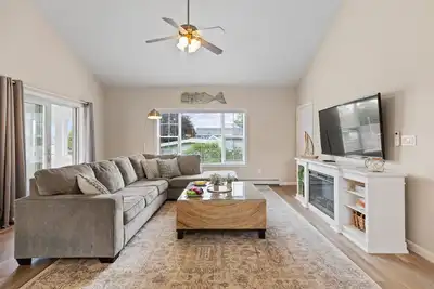 Image de Wells Wishes – A Spacious Coastal Retreat Minutes from the Beach