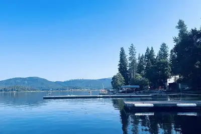 Image de Lakefront Home on Newman Lake
