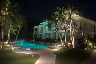 Image de Island Luxury, Upscale, Walk to Sombrero Beach!