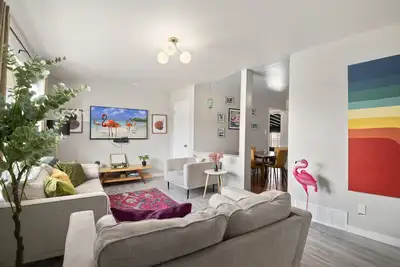 Image de The Flamingo Inn, Denver - Pet Friendly Retro Home