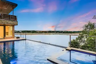 Image de Modern Midcentury Lakefront with pool, hot tub, & private boat dock/Boat rentals