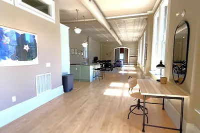 Image de Vintage Modern Vibe Condominium