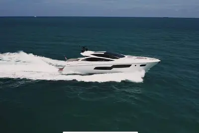 Image de Luxury 80'' 4 Cabin Yacht
