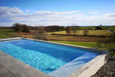 Image de Maison climatisée vue sur Pyrénées avec piscine chauffée et spa couvert