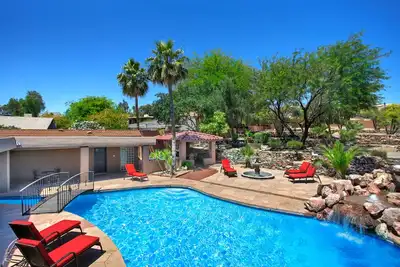Image de Mountainside Resort-like with/ Heated Pool/Spa, Tennis, Pickelball, Bocci, Golf!