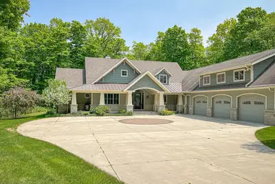 Image de 4br Villa on 25 Acres – 10min to Road America Fire Pit & Chef’s Kitchen