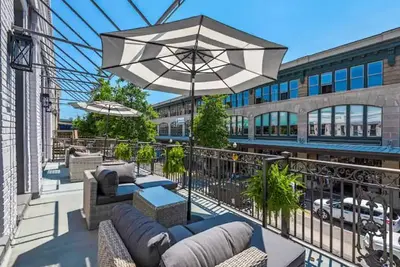 Image de Luxe Historic 2 Br Palafox Balcony Overlook ~ Fabu Posh A