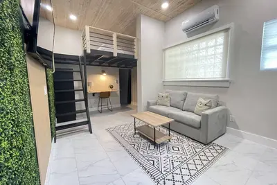 Image de Modern Ocala Studio Cabin