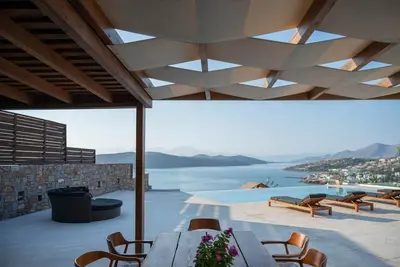 Image de Seafront Villa with a heated pool - Unique location