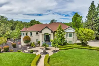 Image de Stunning Country Retreat with Pool, Hot Tub, Pond & Theatre Room!