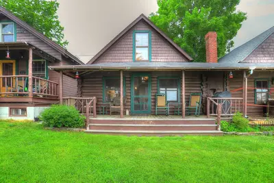 Image de 10 Haines Landing - We love this classic cabin! Pet friendly and gorgeous views! !